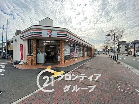 徒歩14分。セブンイレブン神戸須磨平田町5丁目店 徒歩3分。 1070m