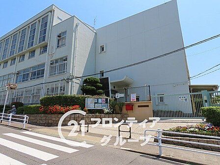 神戸市立霞ケ丘小学校 徒歩21分。 1660m