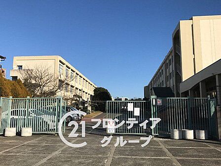 神戸市立長坂中学校 徒歩11分。 830m