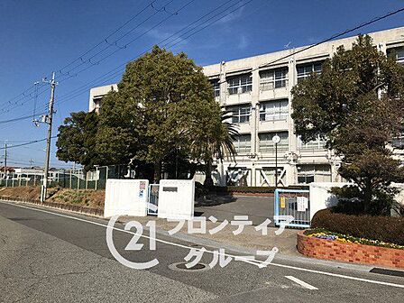 明石市立江井島中学校 徒歩11分。 820m