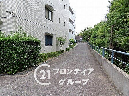 住まい選びは、価格や立地だけでなく、将来の暮らし方まで含めて考えることが大切です。今の段階で気になっていることを、まずスタッフに話してみてください
