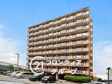 住まい選びは、価格や立地だけでなく、将来の暮らし方まで含めて考えることが大切です。今の段階で気になっていることを、まずスタッフに話してみてください