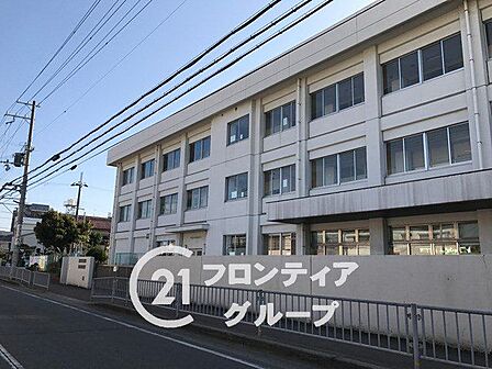 明石市立貴崎小学校 徒歩7分。 500m