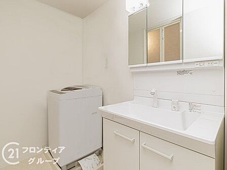 住まい選びは、価格や立地だけでなく、将来の暮らし方まで含めて考えることが大切です。今の段階で気になっていることを、まずスタッフに話してみてください