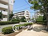 その他：丁寧な管理が行き届いていることが伺える清潔感のある共用部ですね！青々とした木々や心地よい風を感じながら穏やかな時間を過ごせる贅沢な空間です