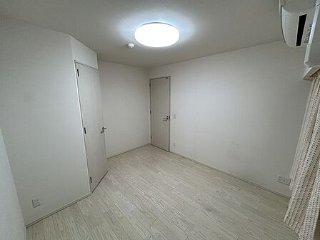 ゆとりある居室にはウォークインクローゼットを完備。衣類や季節用品もすっきり収納でき、お部屋を広々とお使いいただけます。