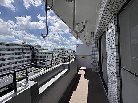 6階部住戸で南向きのバルコニーで陽当り・眺望とも良好です♪