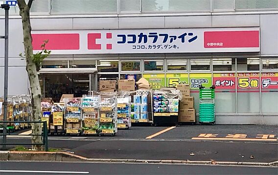 ココカラファイ...
