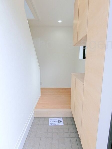 玄関を拡大表示