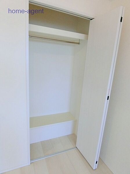 全居室収納完備。