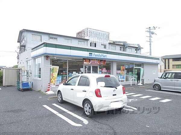 画像16:ファミリーマート　彦根小泉町店まで130メートル