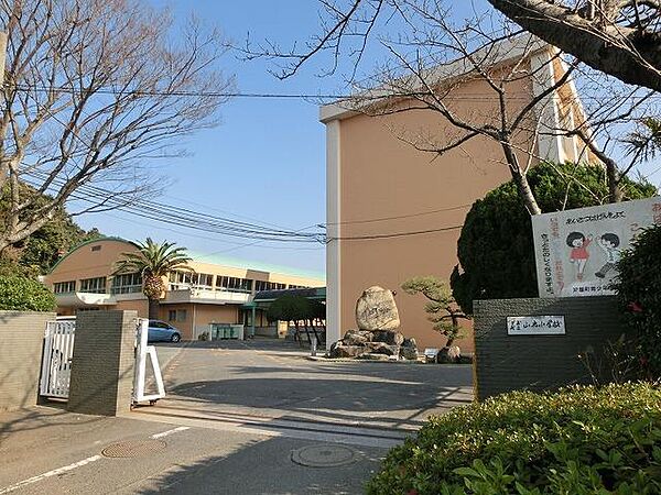 画像6:芦屋町立山鹿小学校(1、010m)