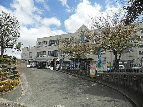 画像14:高須中学校(2、200m)