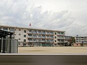 青山小学校(640m)