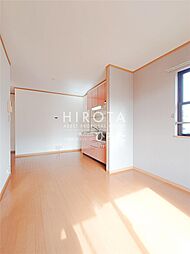 ファミーユ・K　B 2階2LDKのリビング/ダイニング