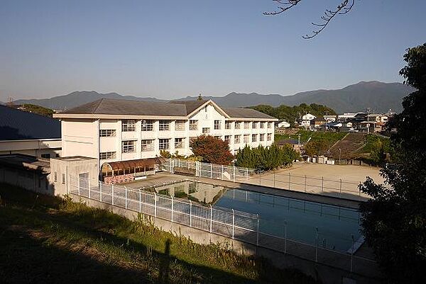 画像15:直方市立直方西小学校(450m)