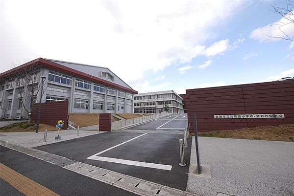 画像7:宮若西中学校(700m)