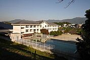 直方市立直方西小学校(350m)