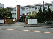 水巻町立水巻南中学校(840m)