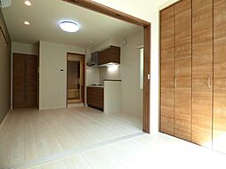 パルナシウス 305 3階1LDKのリビング/ダイニング