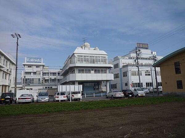 画像8:病院「佐藤病院まで2000m」