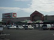 スーパー「平和堂まで990m」