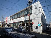 銀行「三菱東京UFＪ江南支店まで820m」