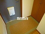 下駄箱つきの玄関。