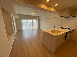 幕張ハウス 4LDKのリビング/ダイニング