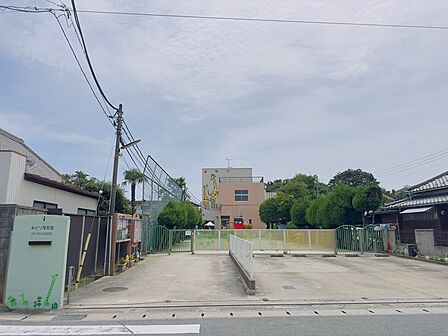 徒歩10分 0歳児から5歳児までの保育を行っている。「心身ともに健やかな子ども」が保育理念。