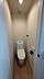 トイレ：1号棟 各階にあるトイレはもちろんウォシュレット機能付き。