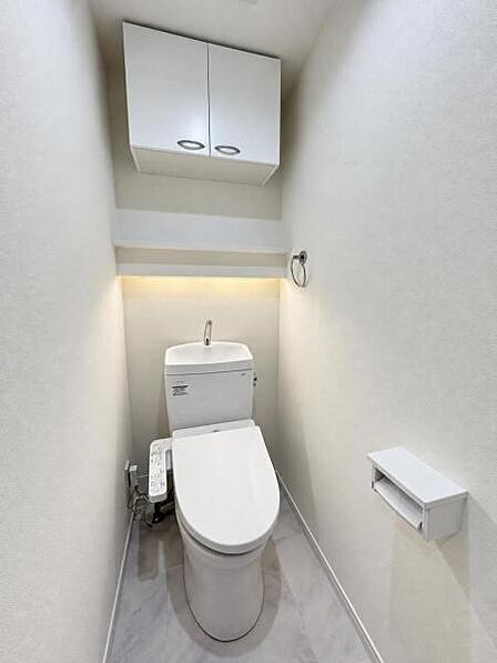 壁面収納搭載のトイレです。もちろんウォシュレット機能付きです。