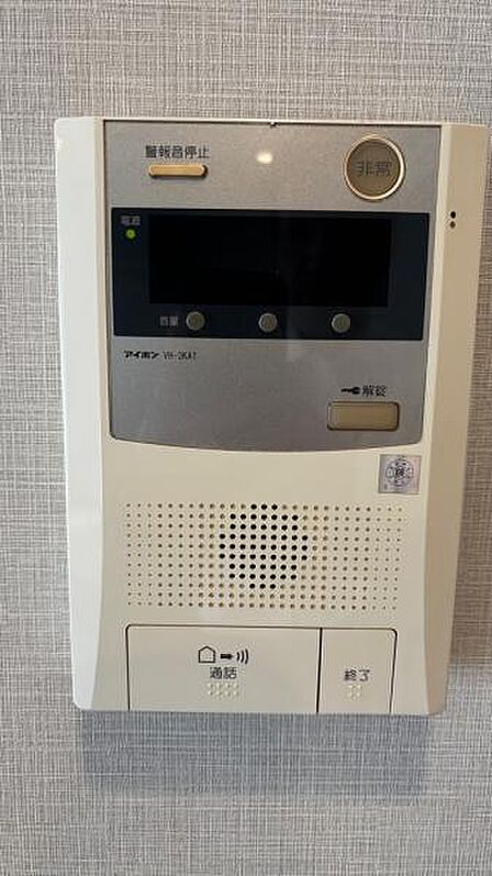 来客時の顔が見えて安心のモニター付きインターホン。
