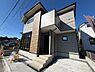 外観：（2号棟） 色使いがお洒落な外観です。閑静な住宅地にもなじんでいます。