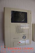 来客者が確認できるモニター付きインターホン。