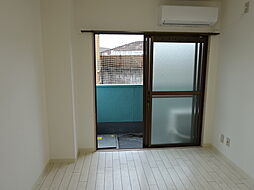 フォースアベニュー 303 2階ワンルームのリビング/ダイニング