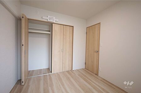 北側洋室5帖、寝室としても子供部屋としても十分な広さです。大きなクロゼットがあるので、洋服や趣味の荷物が多い方でも安心です。［2025年8月18日撮影］