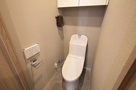 トイレ、【快適♪温水洗浄便座】綺麗な空気でいつも清潔なおトイレ。お手入れもらくらくです。［2026年3月25日撮影］