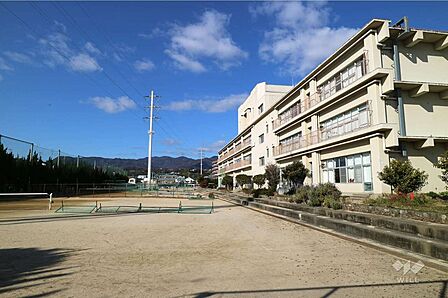 高司中学校[公立]の外観