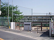 吹田市立山田中学校 1266m