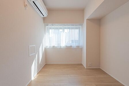 ナチュラルカラーを基調としたインテリアもしやすいお部屋です。