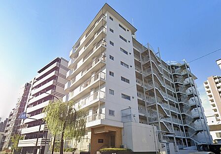 大都会とノスタルジーな街並みが融合した北品川のマンションです。
