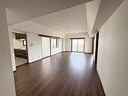 ロイヤルプリンス 302 3階4LDKのリビング/ダイニング