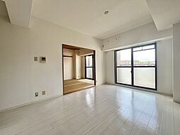 プリムベール向丘 405 4階3LDKのリビング/ダイニング