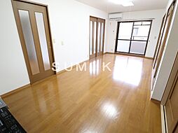 ガーデン津島II 2階3LDKのリビング/ダイニング