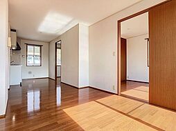 ファミーユC 2階2LDKのリビング/ダイニング