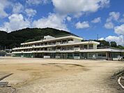 小学校「岡山市立御津南小学校まで1151ｍ」