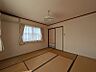 室内：2階和室8帖