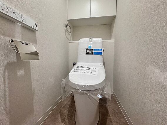 白を基調とし、...