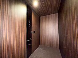 清潔感のある落ち着いた雰囲気の玄関です。